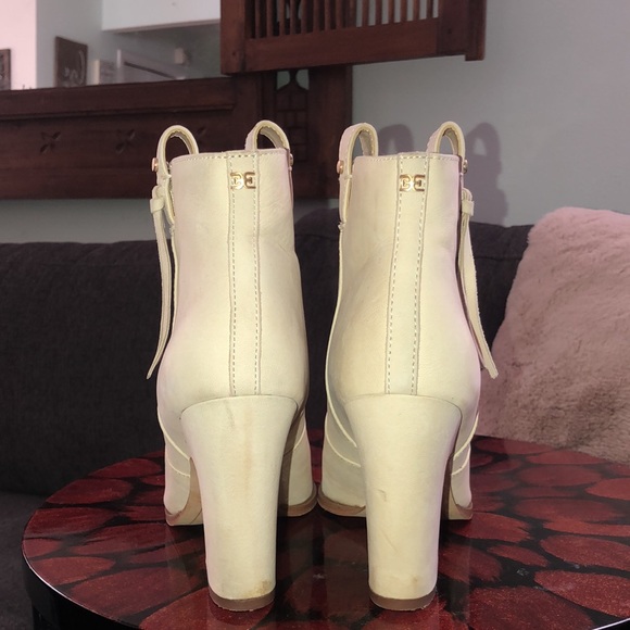 Cream ankle boots. Sam Edelman size 7. - Picture 3 of 8